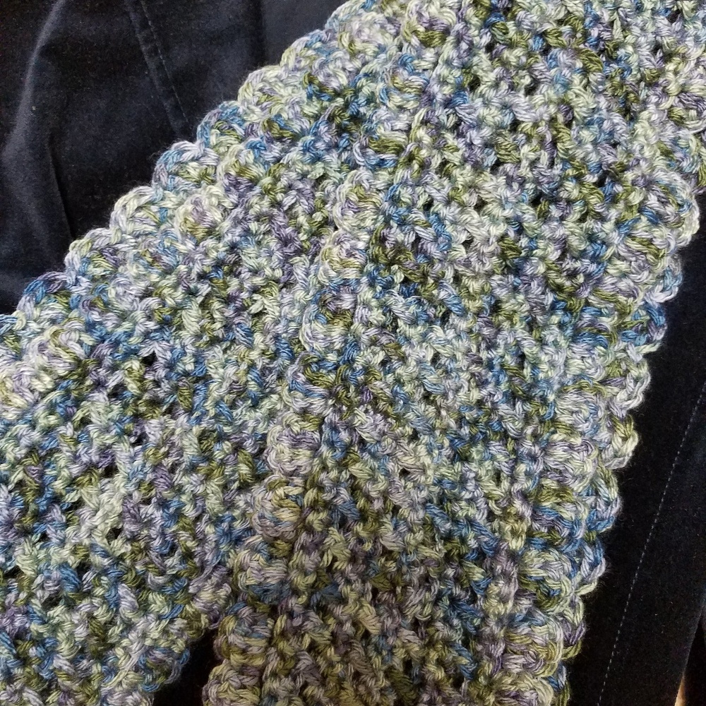 BEAUTIFUL BLUES CROCHET SCARF - Picture 3 of 5